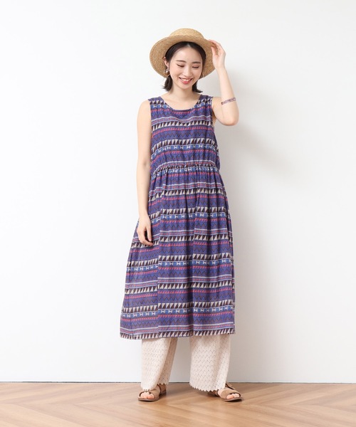 nougatine(ヌガティーヌ)の「綿100% レトロ幾何学柄 ノースリーブワンピース(ワンピース・レディース・ブラック/ブルー・MEDIUM)」の7枚目の写真