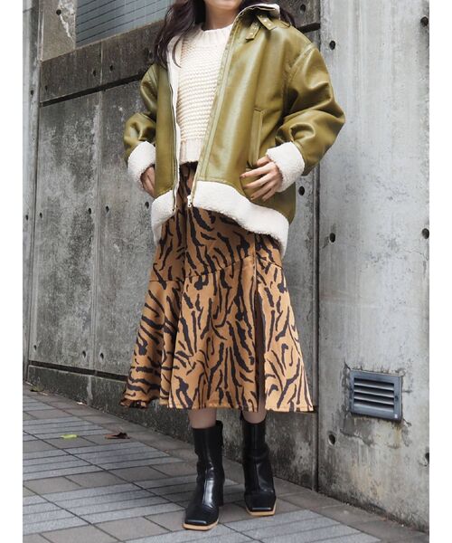 EVRIS（エヴリス）の「バイカラーデザインショートブーツ（ブーツ・レディース・ブラック/ブラウン・SMALL/MEDIUM/LARGE）」の3枚目の写真