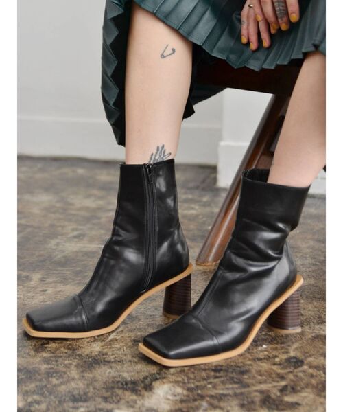 EVRIS（エヴリス）の「バイカラーデザインショートブーツ（ブーツ・レディース・ブラック/ブラウン・SMALL/MEDIUM/LARGE）」の6枚目の写真