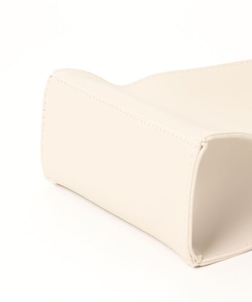 SPINNS（スピンズ）の「フェイクレザー スクエアデザインミニショルダーバッグ（ショルダーバッグ・レディース・ブラック/グレイッシュベージュ/チャコール/グリーン/パープル/オレンジ・ONESIZE）」の8枚目の写真