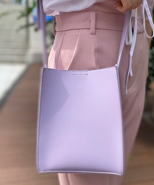 SPINNS（スピンズ）の「フェイクレザー スクエアデザインミニショルダーバッグ（ショルダーバッグ・レディース・ブラック/グレイッシュベージュ/チャコール/グリーン/パープル/オレンジ・ONESIZE）」の5枚目の写真