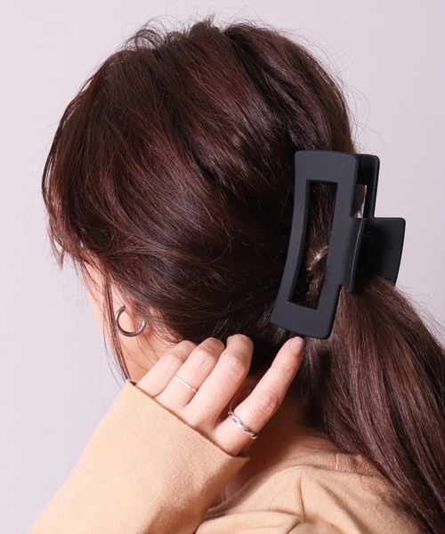 BAYBLO（ベイブロ）の「(SB)ビックスクエア ヘアクリップ（バレッタ/ヘアクリップ・レディース・シャンパン/ダークオレンジ/クリーム/クリア/ブルーグレー/マスタード/ブラウン系その他/バーガンディー/ピンク/アイボリー/モスグリーン/ベージュ/ブラウン/スミクロ/クリアブラック/エンジ・FREE）」の4枚目の写真