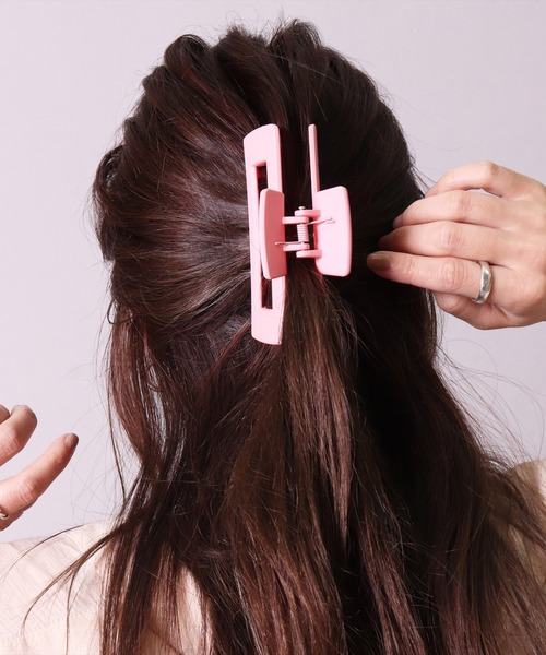 BAYBLO（ベイブロ）の「(SB)ビックスクエア ヘアクリップ（バレッタ/ヘアクリップ・レディース・シャンパン/ダークオレンジ/クリーム/クリア/ブルーグレー/マスタード/ブラウン系その他/バーガンディー/ピンク/アイボリー/モスグリーン/ベージュ/ブラウン/スミクロ/クリアブラック/エンジ・FREE）」の11枚目の写真