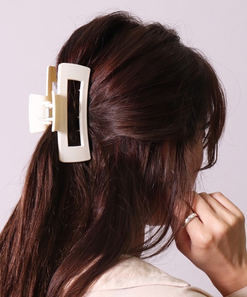 BAYBLO（ベイブロ）の「(SB)ビックスクエア ヘアクリップ（バレッタ/ヘアクリップ・レディース・シャンパン/ダークオレンジ/クリーム/クリア/ブルーグレー/マスタード/ブラウン系その他/バーガンディー/ピンク/アイボリー/モスグリーン/ベージュ/ブラウン/スミクロ/クリアブラック/エンジ・FREE）」の2枚目の写真