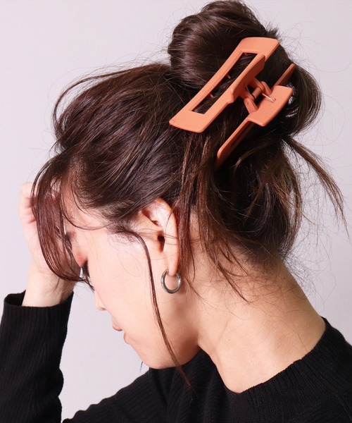 BAYBLO（ベイブロ）の「(SB)ビックスクエア ヘアクリップ（バレッタ/ヘアクリップ・レディース・シャンパン/ダークオレンジ/クリーム/クリア/ブルーグレー/マスタード/ブラウン系その他/バーガンディー/ピンク/アイボリー/モスグリーン/ベージュ/ブラウン/スミクロ/クリアブラック/エンジ・FREE）」の14枚目の写真