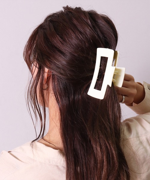 BAYBLO（ベイブロ）の「(SB)ビックスクエア ヘアクリップ（バレッタ/ヘアクリップ・レディース・シャンパン/ダークオレンジ/クリーム/クリア/ブルーグレー/マスタード/ブラウン系その他/バーガンディー/ピンク/アイボリー/モスグリーン/ベージュ/ブラウン/スミクロ/クリアブラック/エンジ・FREE）」の8枚目の写真