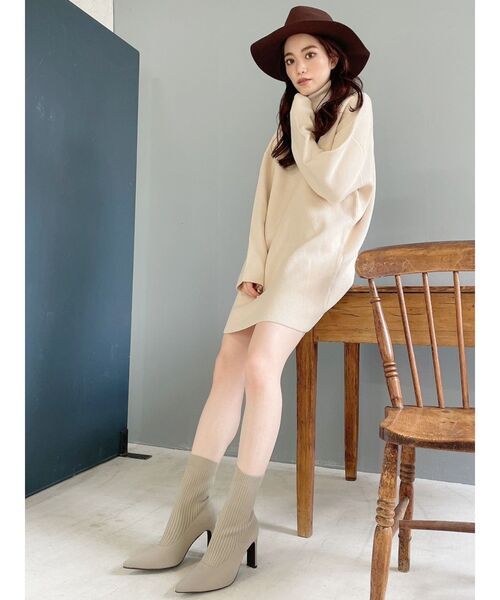 GYDA(ジェイダ)の「タートルネックルーズ ニット ワンピース(ワンピース・レディース・アイボリー/ブラック・FREE)」の9枚目の写真