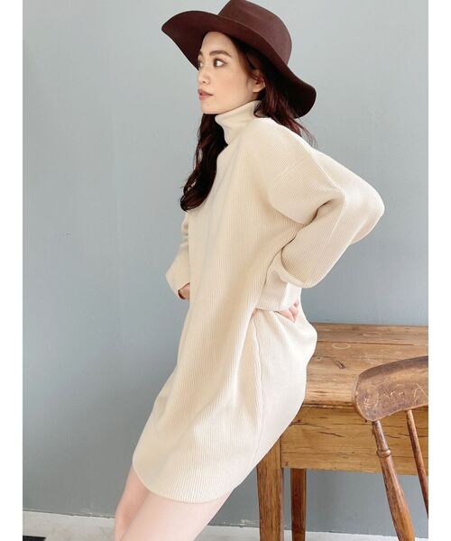 GYDA(ジェイダ)の「タートルネックルーズ ニット ワンピース(ワンピース・レディース・アイボリー/ブラック・FREE)」の18枚目の写真