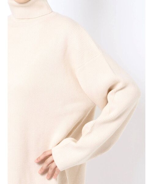 GYDA(ジェイダ)の「タートルネックルーズ ニット ワンピース(ワンピース・レディース・アイボリー/ブラック・FREE)」の11枚目の写真