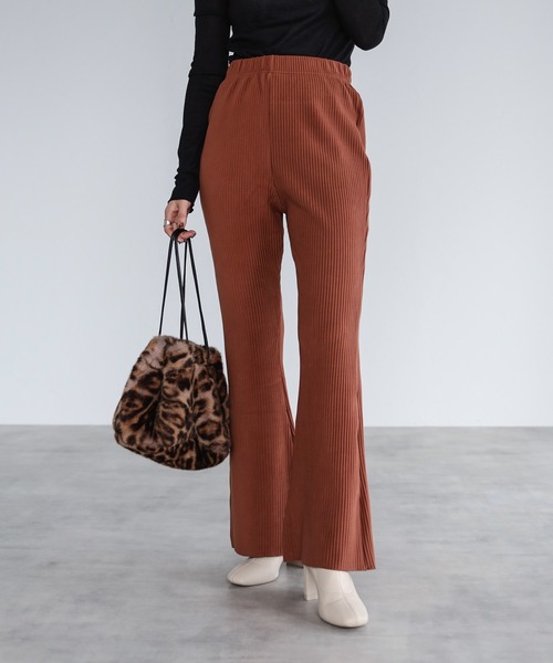 r.(アールドット)の「ダブルフェイス ミニプリーツ フレアパンツ(スウェットパンツ・レディース・ブラック/ブラウン/ベージュ/ブルー/パープル・MEDIUM)」の3枚目の写真