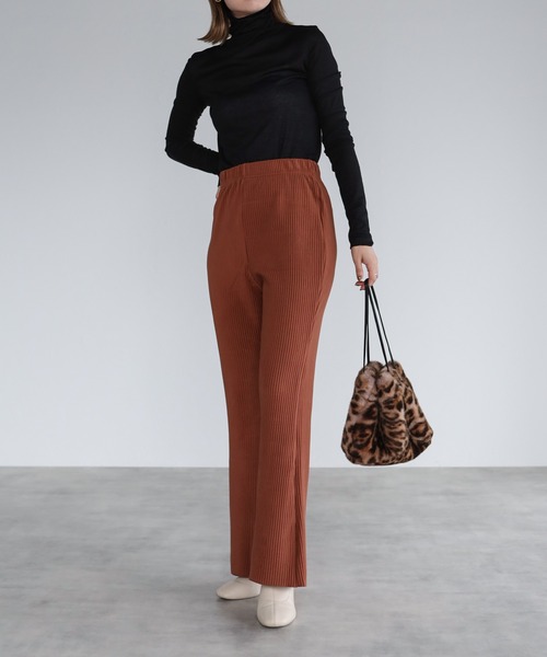 r.(アールドット)の「ダブルフェイス ミニプリーツ フレアパンツ(スウェットパンツ・レディース・ブラック/ブラウン/ベージュ/ブルー/パープル・MEDIUM)」の11枚目の写真