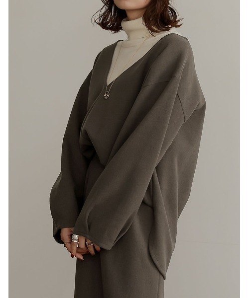 Re:EDIT（リエディ）の「軽くて暖かいリサイクルストレッチ圧縮ニットソー深Vネックプルオーバー（その他トップス・レディース・ブラック/グレー系その他/ブルー/ベージュ・MEDIUM/LARGE）」の15枚目の写真