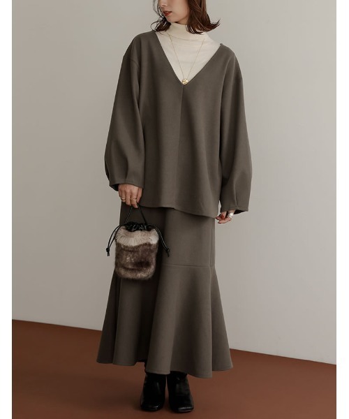 Re:EDIT（リエディ）の「軽くて暖かいリサイクルストレッチ圧縮ニットソー深Vネックプルオーバー（その他トップス・レディース・ブラック/グレー系その他/ブルー/ベージュ・MEDIUM/LARGE）」の16枚目の写真