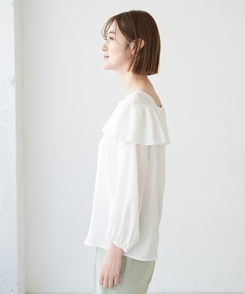 ROPE' PICNIC(ロペピクニック)の「ラッフルデザインブラウス(シャツ/ブラウス・レディース・ネイビー/オフホワイト/イエロー・38)」の4枚目の写真