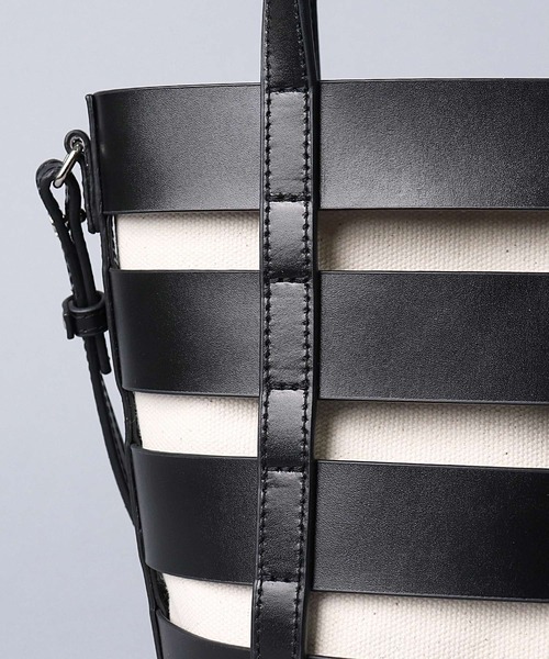 YAHKI(ヤーキ)の「【 YAHKI / ヤーキ 】 W FACE LEATHER SHOULDER / レザーショルダーバッグ(ショルダーバッグ・レディース・ホワイト/ブラック・FREE)」の9枚目の写真