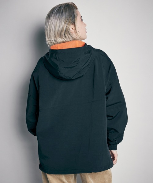 ROXY(ロキシー)の「ANORAK JACKET/ロキシーナイロンアノラックジャケット(ナイロンジャケット・レディース・ブラック/ベージュ・MEDIUM/LARGE)」の5枚目の写真