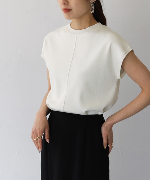 HER CLOSET(ハークローゼット)の「【cheriella】WEB限定イージーケアCOOLタッチセンターラインノースリーブサマーニット(ニット/セーター・レディース・ブラック/ブルー/ピンクベージュ/テラコッタ/ホワイト/グレイッシュベージュ・M)」の2枚目の写真