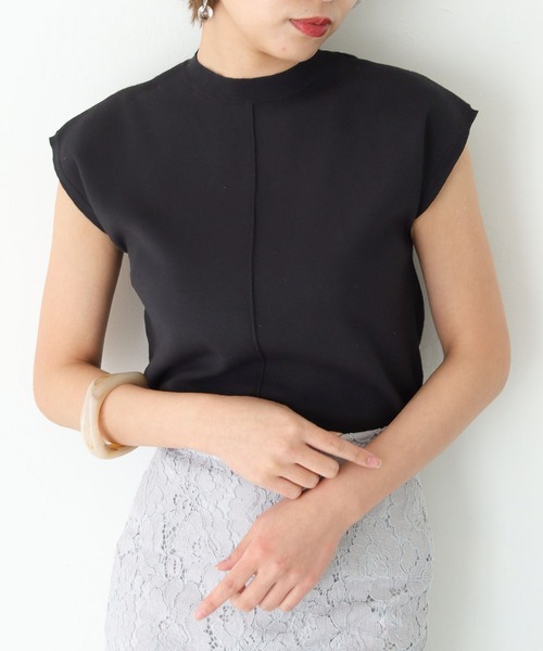 HER CLOSET(ハークローゼット)の「【cheriella】WEB限定イージーケアCOOLタッチセンターラインノースリーブサマーニット(ニット/セーター・レディース・ブラック/ブルー/ピンクベージュ/テラコッタ/ホワイト/グレイッシュベージュ・M)」の3枚目の写真