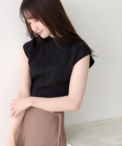 HER CLOSET(ハークローゼット)の「【cheriella】WEB限定イージーケアCOOLタッチセンターラインノースリーブサマーニット(ニット/セーター・レディース・ブラック/ブルー/ピンクベージュ/テラコッタ/ホワイト/グレイッシュベージュ・M)」の15枚目の写真