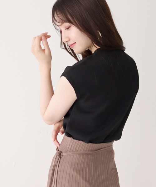HER CLOSET(ハークローゼット)の「【cheriella】WEB限定イージーケアCOOLタッチセンターラインノースリーブサマーニット(ニット/セーター・レディース・ブラック/ブルー/ピンクベージュ/テラコッタ/ホワイト/グレイッシュベージュ・M)」の17枚目の写真