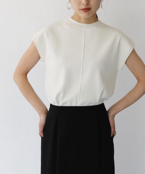 HER CLOSET(ハークローゼット)の「【cheriella】WEB限定イージーケアCOOLタッチセンターラインノースリーブサマーニット(ニット/セーター・レディース・ブラック/ブルー/ピンクベージュ/テラコッタ/ホワイト/グレイッシュベージュ・M)」の7枚目の写真