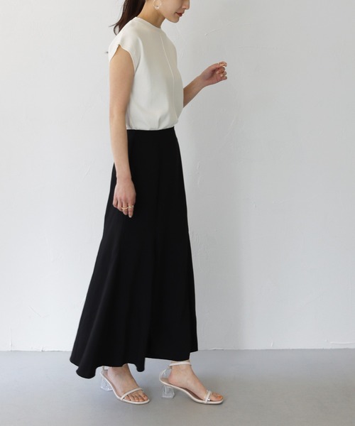 HER CLOSET(ハークローゼット)の「【cheriella】WEB限定イージーケアCOOLタッチセンターラインノースリーブサマーニット(ニット/セーター・レディース・ブラック/ブルー/ピンクベージュ/テラコッタ/ホワイト/グレイッシュベージュ・M)」の13枚目の写真