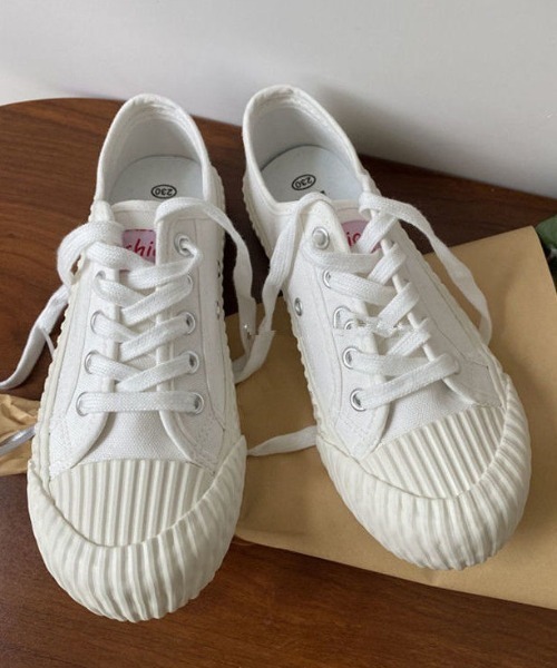 MANGROVE（マングローブ）の「ガムソールベーシックスニーカー（スニーカー・レディース・ホワイト/ライトブルー/ブラック/ベージュ/ミント/ホワイト×ブラック/ライトピンク/ホワイト×ブラウン・SMALL/MEDIUM/LARGE）」の2枚目の写真