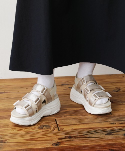 RODEO CROWNS WIDE BOWL(ロデオクラウンズワイドボウル)の「HOLD SPORTS SANDALS(サンダル・レディース・ブラウン/ブラック/オフホワイト・LARGE/MEDIUM)」の2枚目の写真