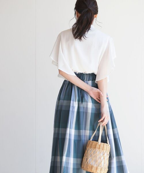 rps（アールピーエス）の「フレアースリーブバンドカラーブラウス（シャツ/ブラウス・レディース・オフホワイト/ブラック/グレイッシュブルー/ライトグレー/ダークグリーン・M）」の8枚目の写真