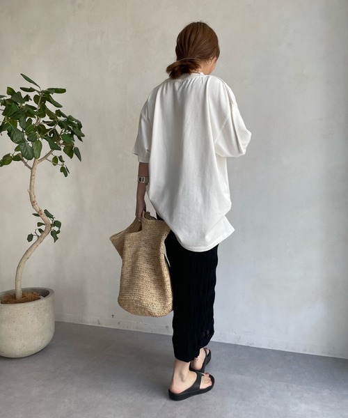 DouDou（ドゥドゥ）の「【WEB限定】ワイドクルーネックチュニックTEE（Tシャツ/カットソー・レディース・ブルー/チャコールグレー/ライトベージュ/オフホワイト・FREE）」の6枚目の写真