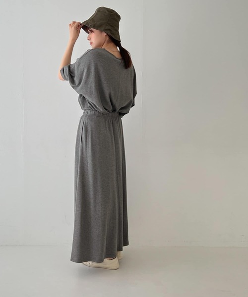 URBAN RESEARCH DOORS（アーバンリサーチドアーズ）の「『セットアップ対応』コットンレーヨンドルマンプルオーバー（Tシャツ/カットソー・レディース・チャコールグレー/ブラック/ネイビー・MEDIUM）」の4枚目の写真