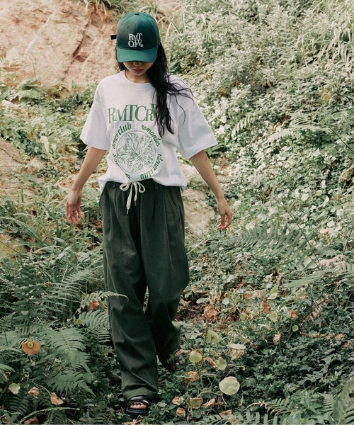 ROMANTIC CROWN(ロマンティッククラウン)の「【ROMANTIC CROWN】ROUND FLOWER TEE / ロマンティッククラウン ラウンド フラワー グラフィック Tシャツ(Tシャツ/カットソー・メンズ・ブラック/ホワイト/ライトパープル・SMALL/X-LARGE/LARGE/MEDIUM)」の4枚目の写真