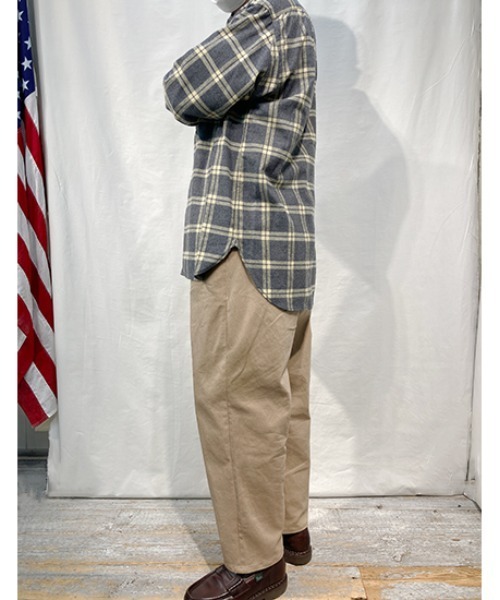 BROOKLYN OVERALL（ブルックリンオーバーオール）の「ストレッチ２タックパンツ（その他パンツ・メンズ・ベージュ/ネイビー・MEDIUM/LARGE）」の21枚目の写真