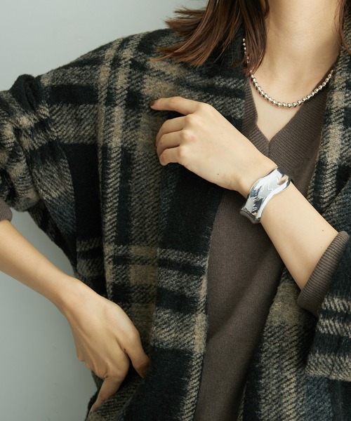 ROPE'（ロペ）の「ニュアンスメタルバングル（バングル/リストバンド・レディース・シルバー/ゴールド・FREE）」の2枚目の写真