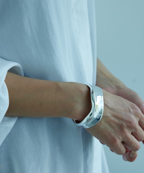 ROPE'（ロペ）の「ニュアンスメタルバングル（バングル/リストバンド・レディース・シルバー/ゴールド・FREE）」の9枚目の写真