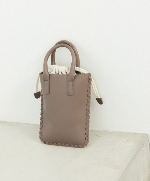 Andemiu（アンデミュウ）の「ステッチショルダーバッグ165951（ショルダーバッグ・レディース・ダークブラウン/オレンジ/アイボリー・FREE）」の2枚目の写真