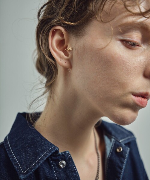 and cloud（アンドクラウド）の「Circle / Drop Reversible Tragus Cuff（イヤーカフ・レディース・ブラック/イエローゴールド/シルバー・FREE）」の8枚目の写真