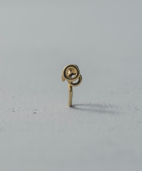 and cloud（アンドクラウド）の「Circle / Drop Reversible Tragus Cuff（イヤーカフ・レディース・ブラック/イエローゴールド/シルバー・FREE）」の16枚目の写真