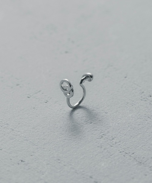 and cloud（アンドクラウド）の「Circle / Drop Reversible Tragus Cuff（イヤーカフ・レディース・ブラック/イエローゴールド/シルバー・FREE）」の17枚目の写真