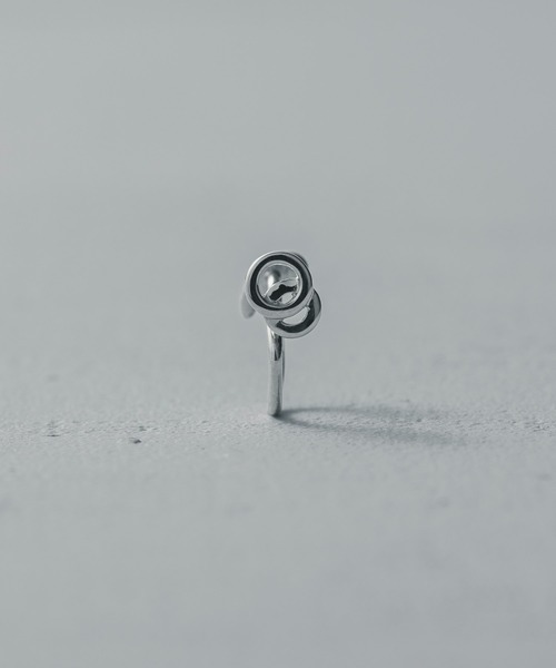 and cloud（アンドクラウド）の「Circle / Drop Reversible Tragus Cuff（イヤーカフ・レディース・ブラック/イエローゴールド/シルバー・FREE）」の18枚目の写真