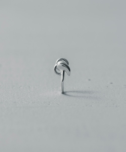 and cloud（アンドクラウド）の「Circle / Drop Reversible Tragus Cuff（イヤーカフ・レディース・ブラック/イエローゴールド/シルバー・FREE）」の19枚目の写真