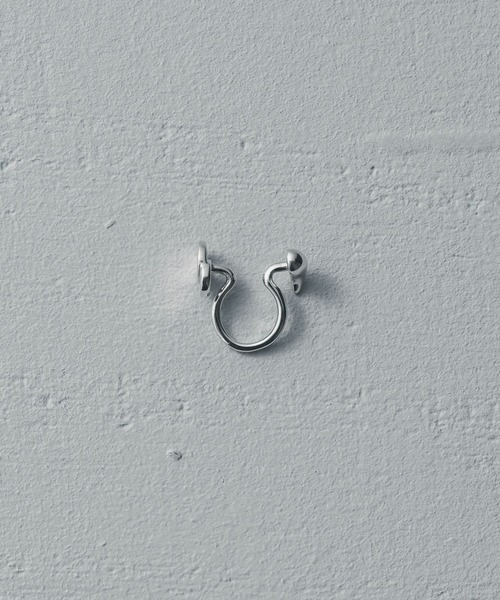 and cloud（アンドクラウド）の「Circle / Drop Reversible Tragus Cuff（イヤーカフ・レディース・ブラック/イエローゴールド/シルバー・FREE）」の20枚目の写真