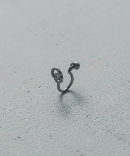 and cloud（アンドクラウド）の「Circle / Drop Reversible Tragus Cuff（イヤーカフ・レディース・ブラック/イエローゴールド/シルバー・FREE）」の21枚目の写真
