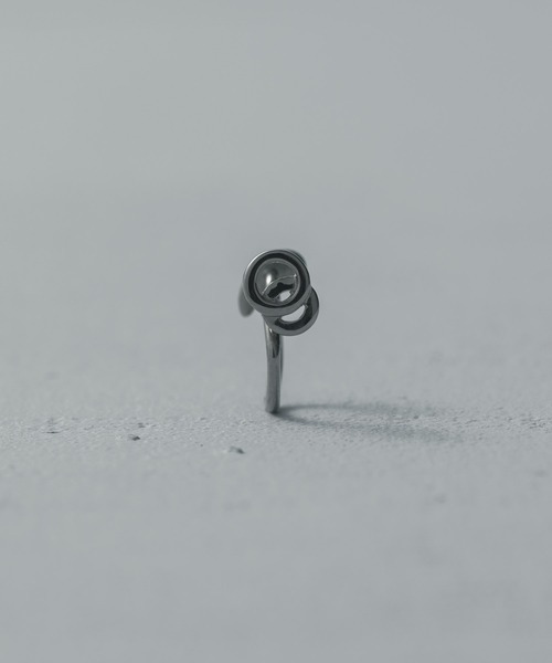and cloud（アンドクラウド）の「Circle / Drop Reversible Tragus Cuff（イヤーカフ・レディース・ブラック/イエローゴールド/シルバー・FREE）」の22枚目の写真