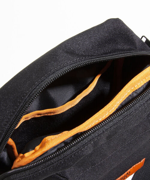 UNIVERSAL OVERALL(ユニバーサルオーバーオール)の「【UNIVERSAL OVERALL/ユニバーサルオーバーオール】スクエアミニショルダーバッグ(ショルダーバッグ・メンズ・チャコールグレー/バーガンディー/ブラック/ブルー・FREE)」の16枚目の写真