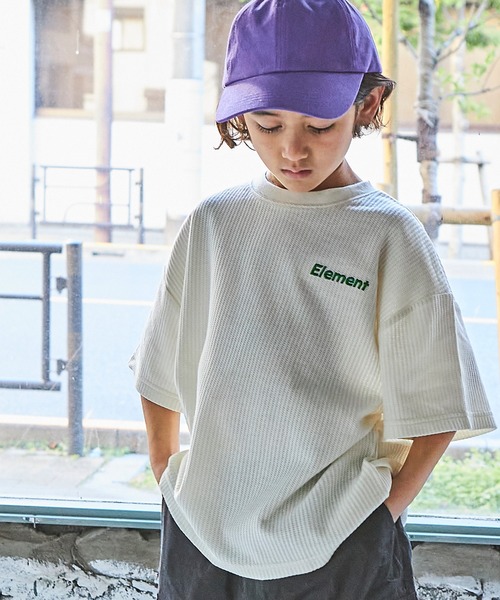 PAIRMANON STREET(ペアマノンストリート)の「【PAIRMANON STREET】【ふんわりワッフル】ワンポイント刺繍半袖Tシャツ(Tシャツ/カットソー・キッズ・イエロー/ブラック/グリーン/ネイビー/アイボリー・90/100/110/140/150/120/130)」の2枚目の写真