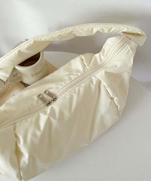 florist（フローリスト）の「【2WAY】【軽量】ユニセックスハーフムーンワンショルダーバッグ（ショルダーバッグ・レディース・ブラック/オフホワイト・FREE）」の17枚目の写真