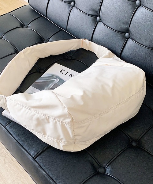 florist（フローリスト）の「【2WAY】【軽量】ユニセックスハーフムーンワンショルダーバッグ（ショルダーバッグ・レディース・ブラック/オフホワイト・FREE）」の14枚目の写真