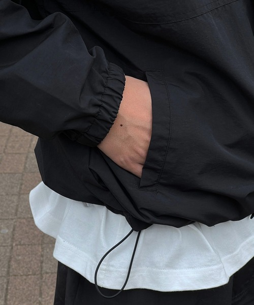 kutir（クティール）の「ナイロンマウンテンパーカー(セットアップ着用可)（マウンテンパーカー・メンズ・カーキ/ブラック/ライトグレー・MEDIUM/LARGE）」の20枚目の写真