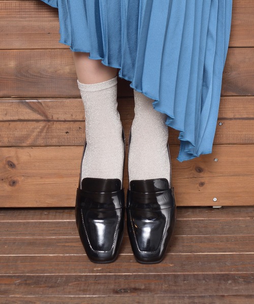 ALPHA CUBIC(アルファーキュビック)の「リアルレザー スクエアトゥローファー(ローファー・レディース・ベージュ/ブラック系その他/ブラック・22.5cm/24.0cm/24.5cm/23.0cm/23.5cm)」の3枚目の写真